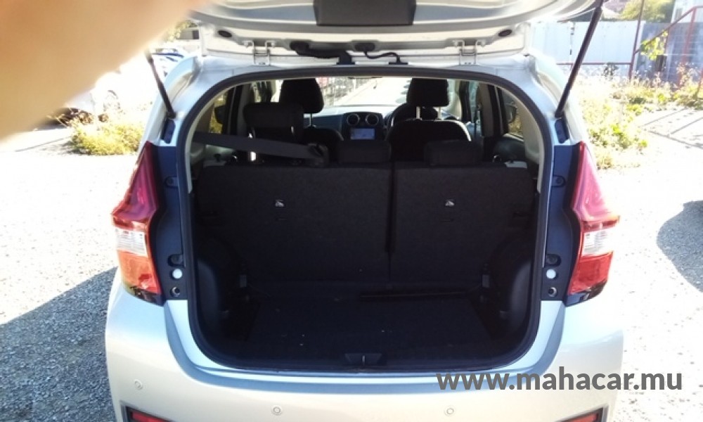 2020 Nissan NOTE E-POWER photo 2