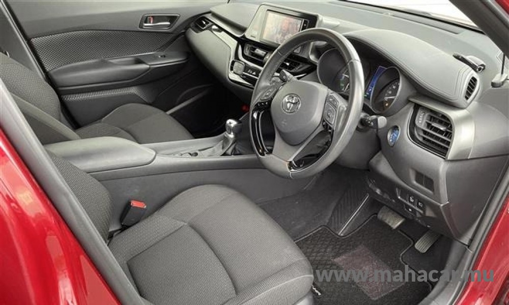 2019 Toyota CHR HYBRID photo 3