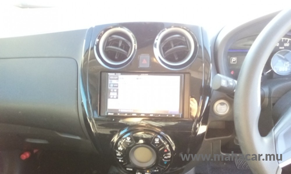 2020 Nissan NOTE E-POWER photo 6