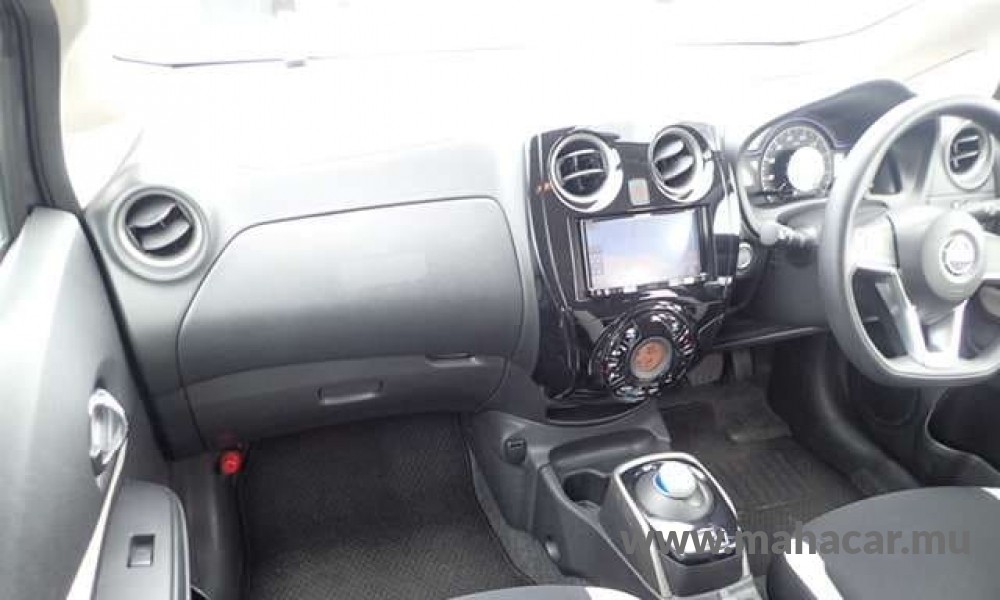 2019 Nissan NOTE E-POWER photo 11