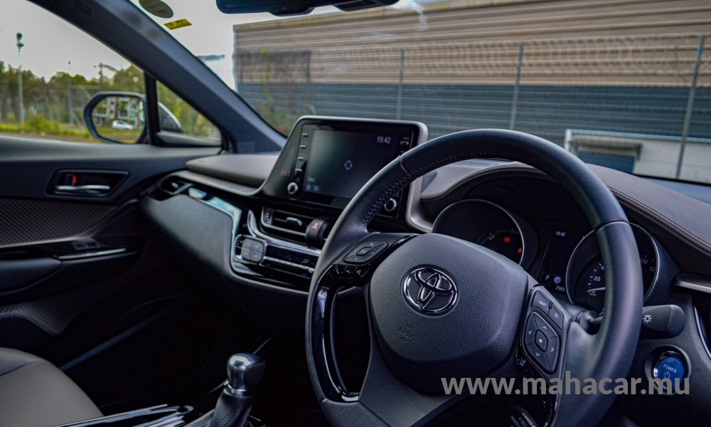 2020 Toyota CHR HYBRID photo 4