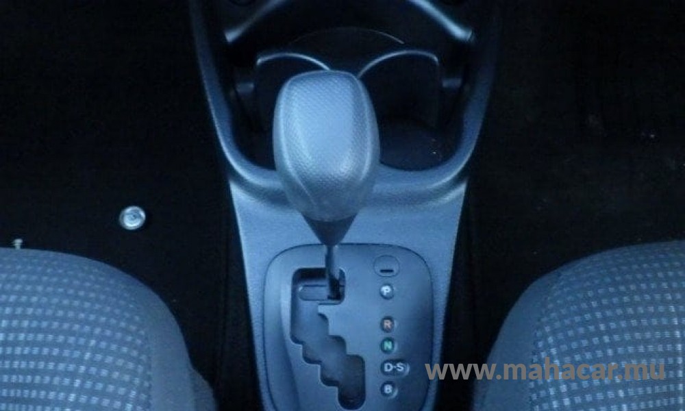 2019 Toyota Vitz photo 13