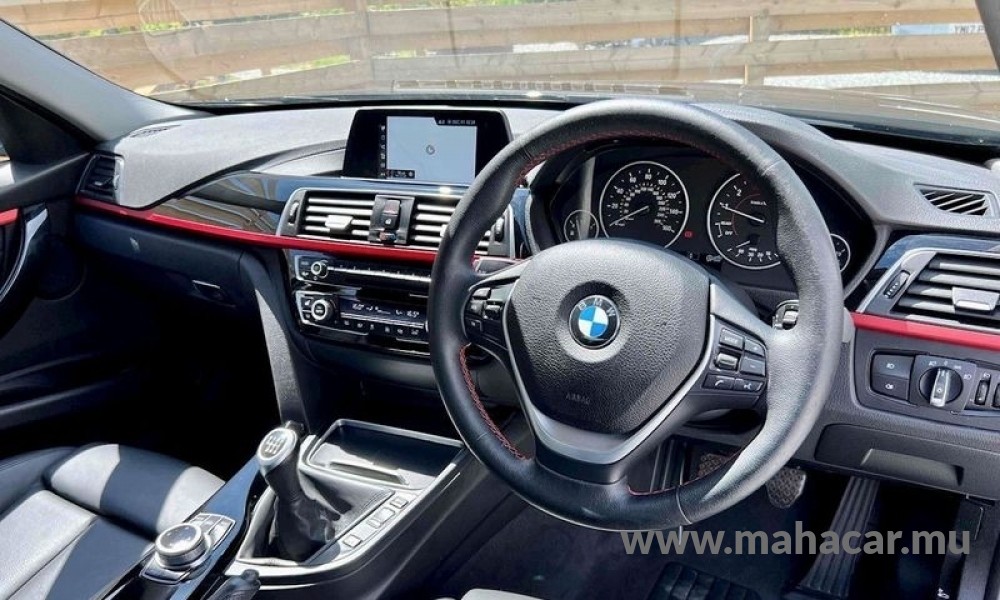 2019 BMW 318i photo 5