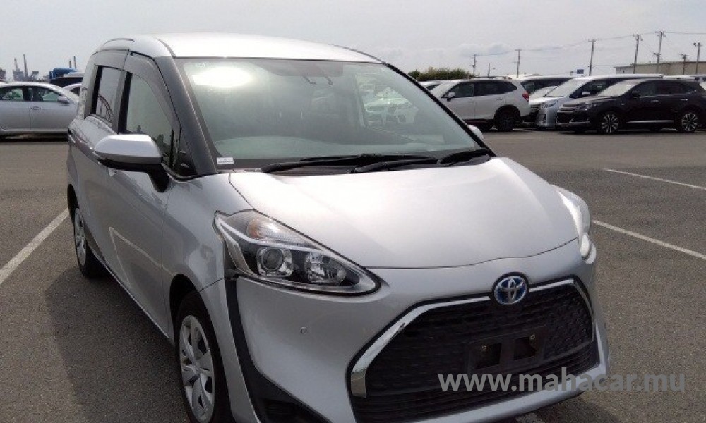 2021 Toyota Sienta Hybrid photo 2