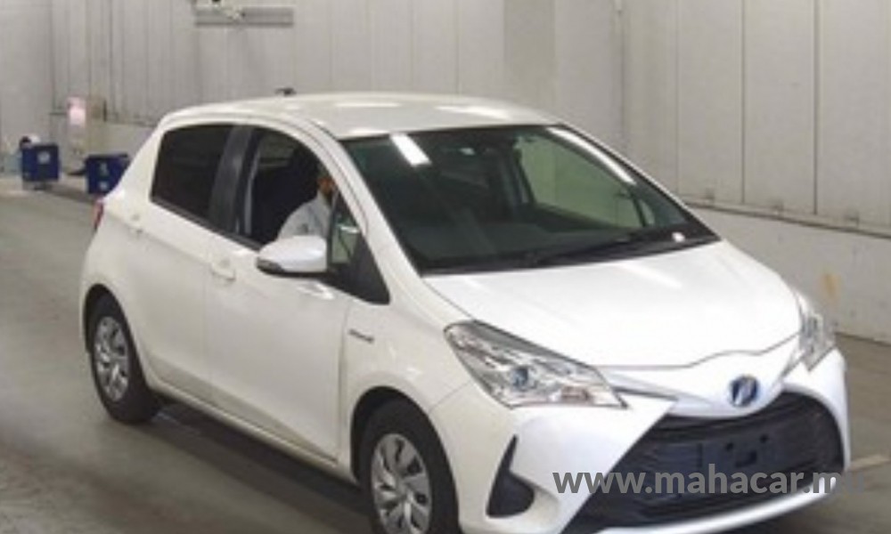 2020 Toyota VITZ HYBRID F, White