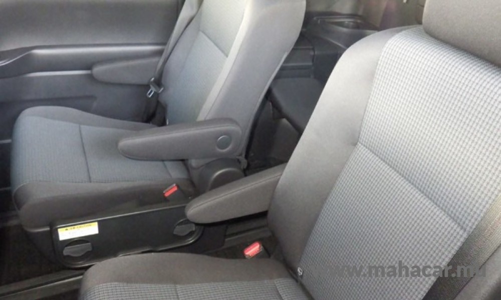2023 Toyota Noah photo 6