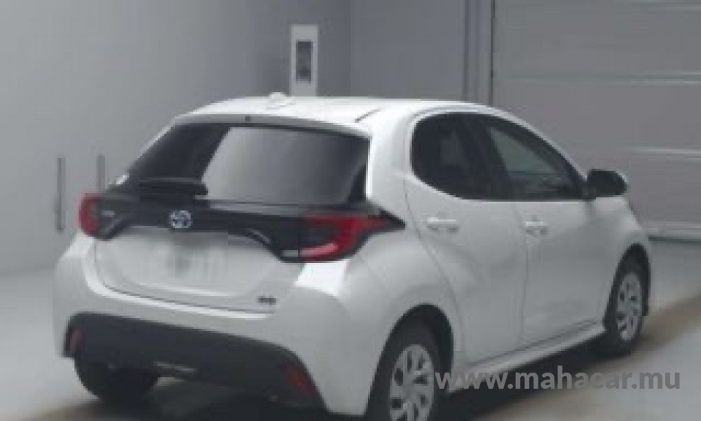 2023 Toyota Yaris Hybrid photo 2
