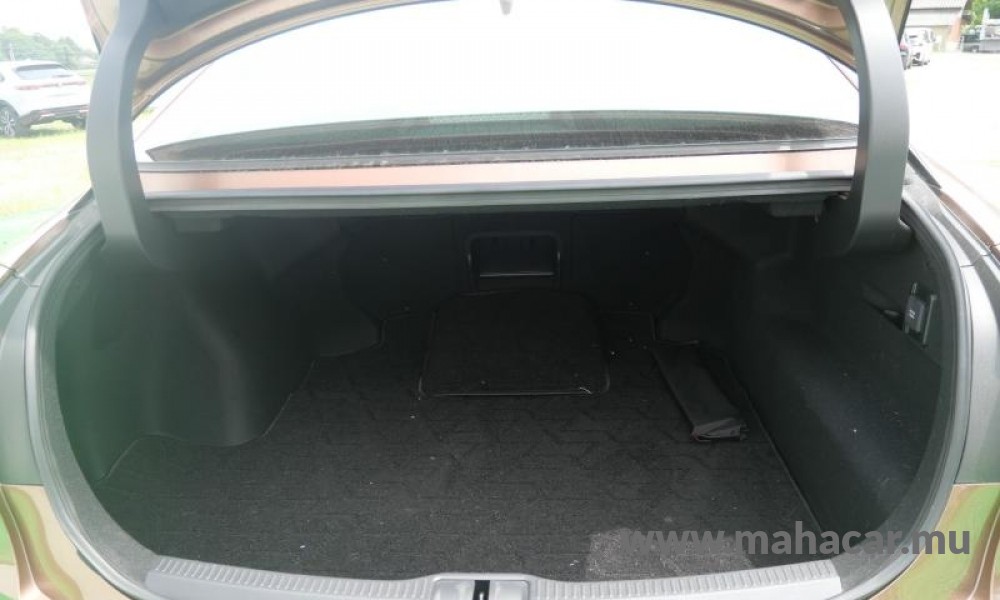 2022 Toyota Crown photo 10
