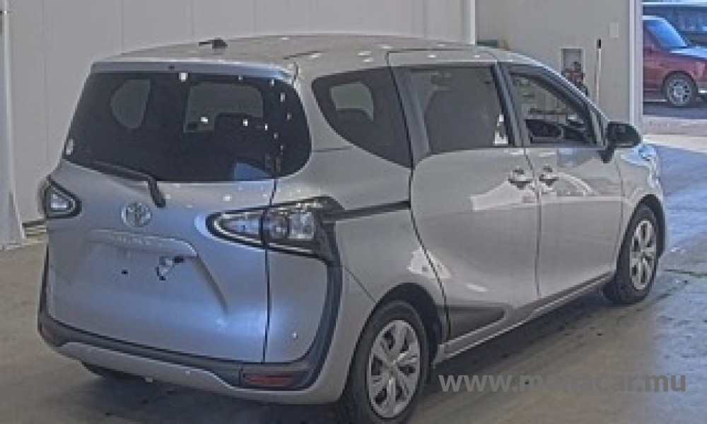 2022 Toyota Sienta photo 2