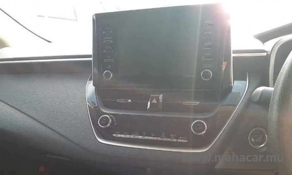 2020 Toyota Corolla Touring photo 2