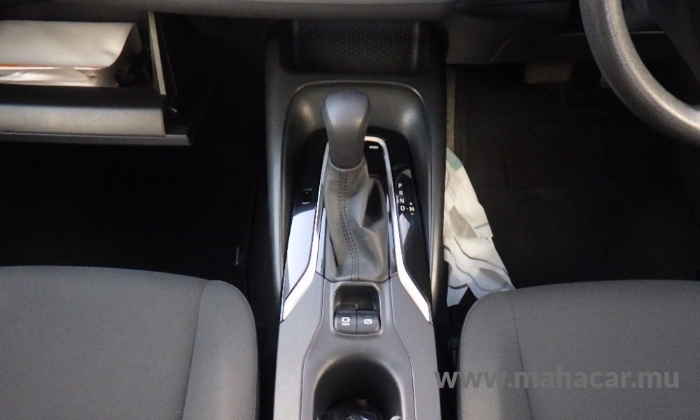 2021 Toyota Corolla Touring photo 2