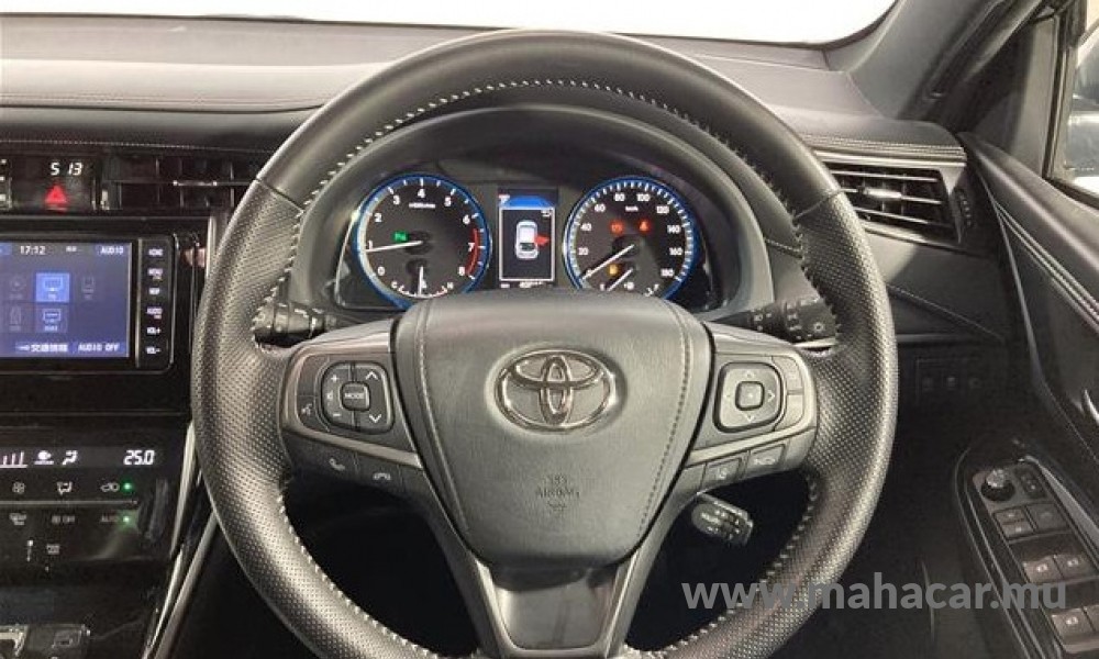 2020 Toyota Harrier photo 2