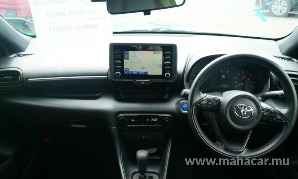 2023 Toyota Yaris Hybrid photo 3
