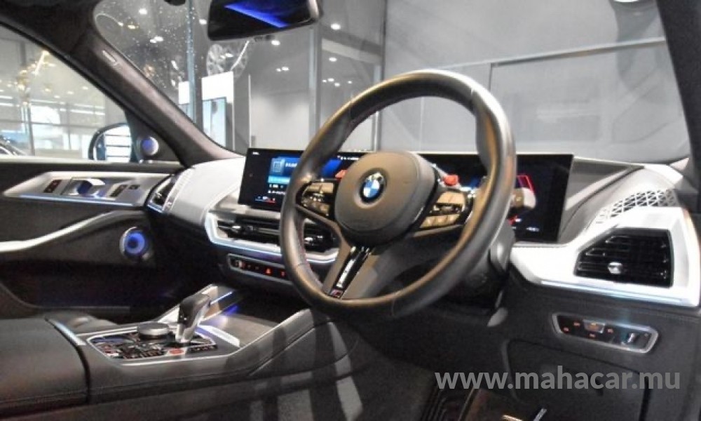 2023 BMW XM photo 2