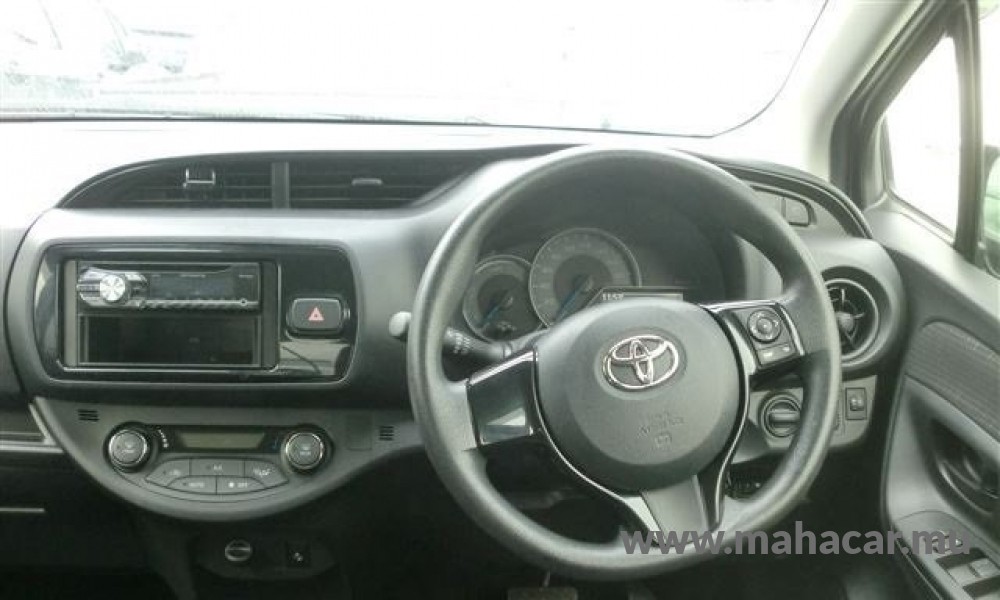 2019 Toyota VITZ HYBRID F photo 7