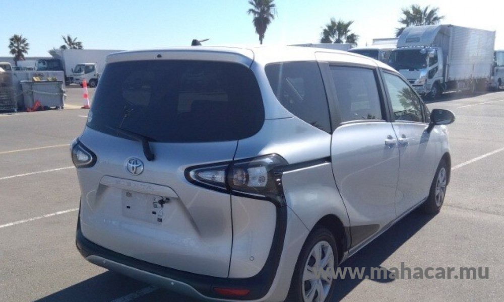 2022 Toyota Sienta photo 2