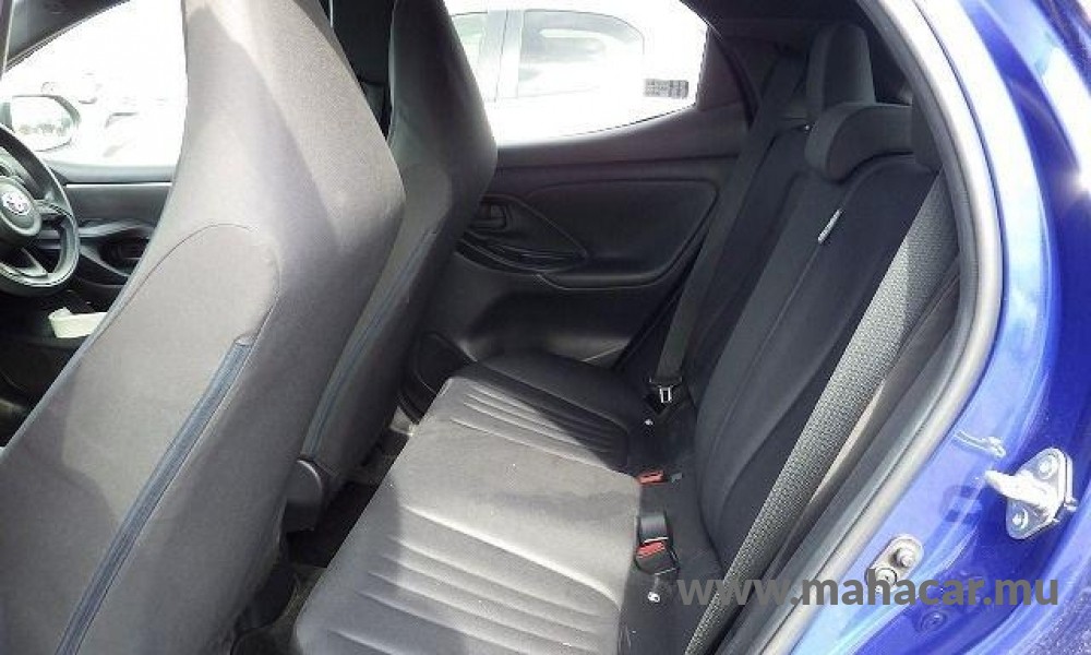 2021 Toyota Yaris photo 9
