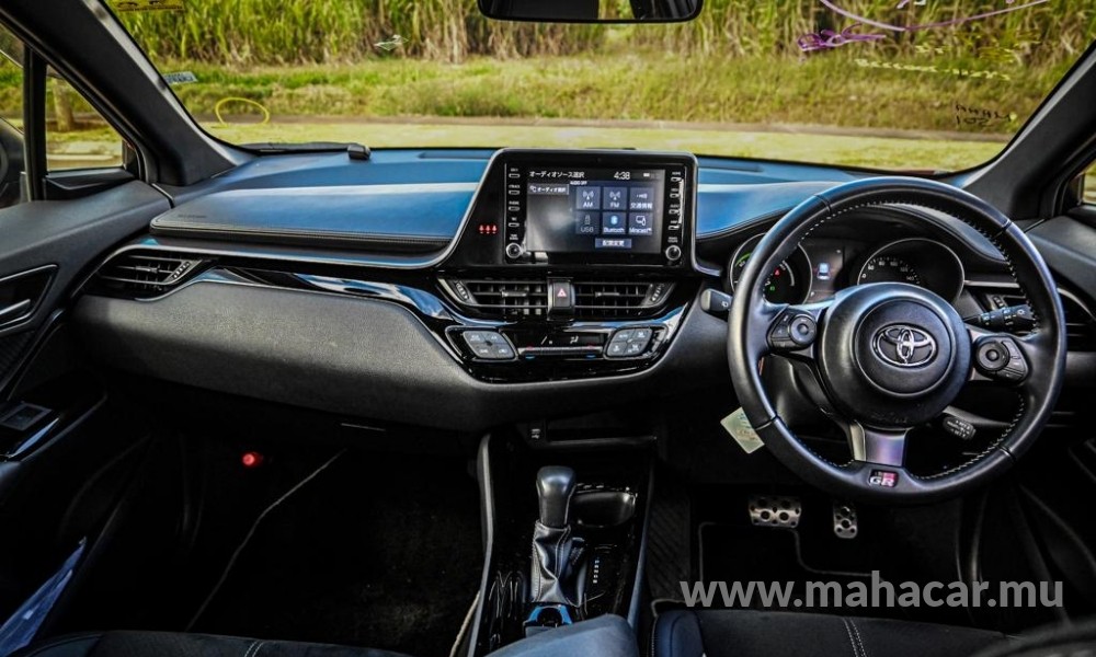2019 Toyota CHR HYBRID photo 9
