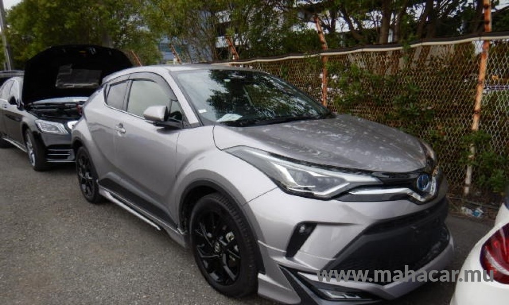 2021 Toyota CHR HYBRID photo 10