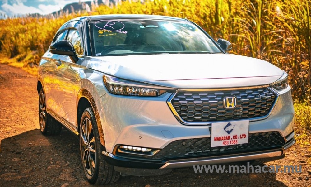 2021 Honda VEZEL HV e:PLAY, WHITE/BLACK