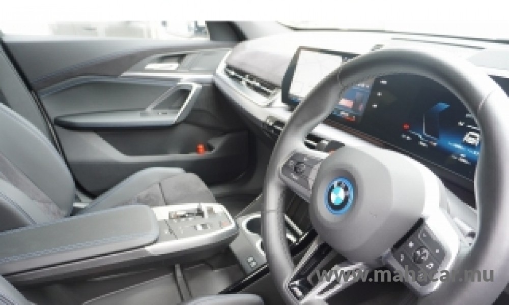 2025 BMW ix2 photo 10