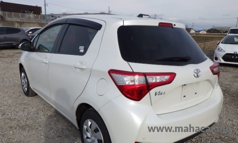 2019 Toyota Vitz photo 16