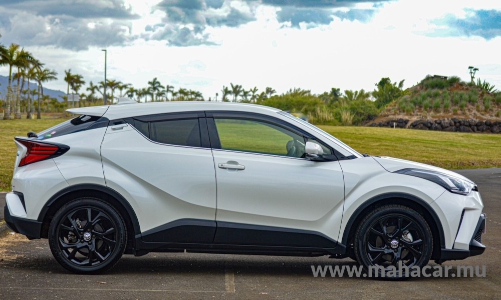 2020 Toyota CHR HYBRID photo 3