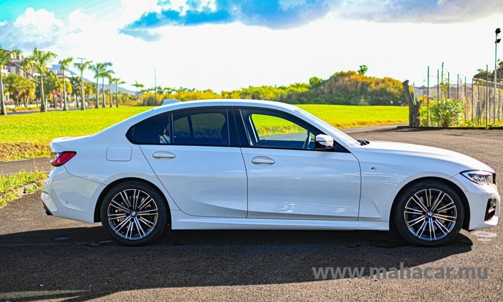 2020 BMW 330i photo 13