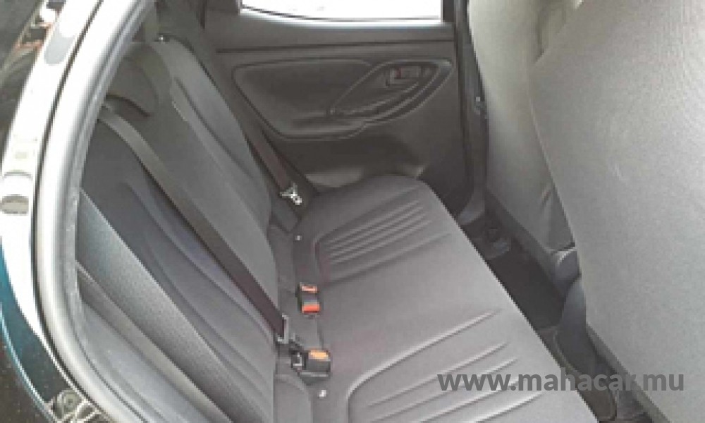 2022 Toyota Yaris photo 9