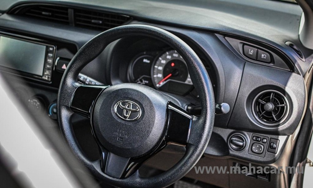 2019 Toyota Vitz photo 6