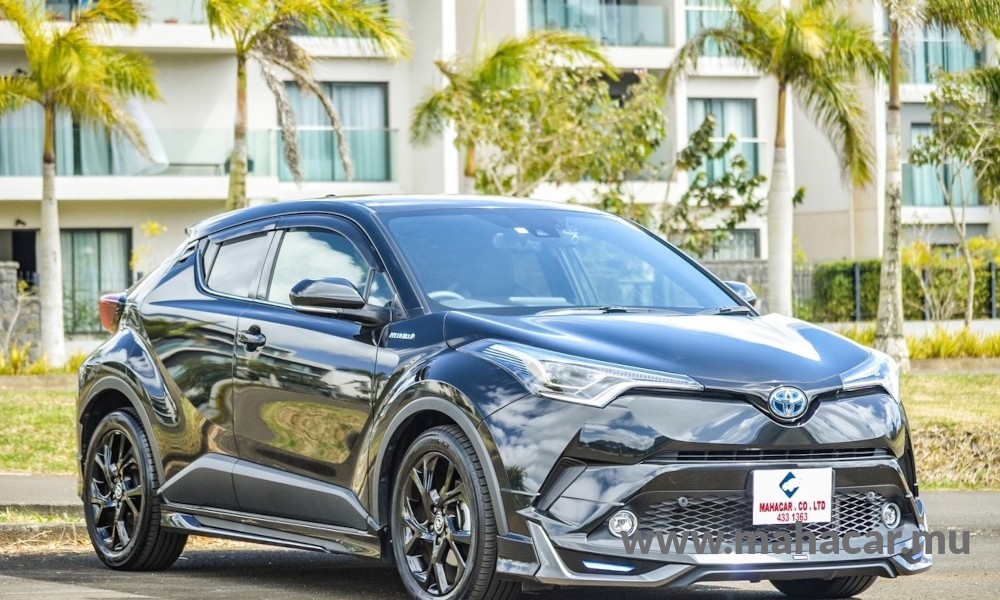 2019 Toyota CHR HYBRID photo 2
