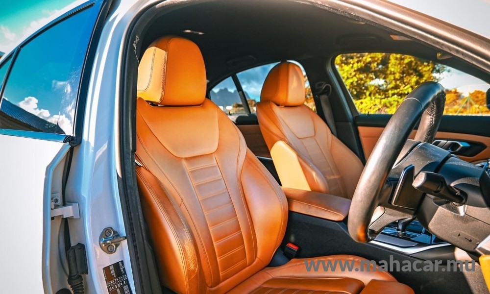 2020 BMW 330i photo 11