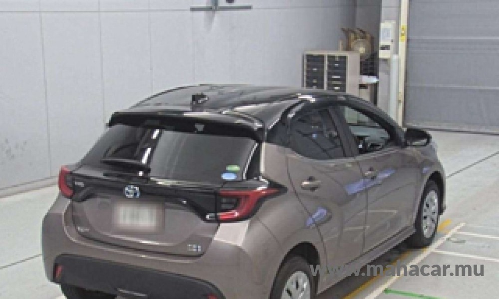 2020 Toyota Yaris photo 2