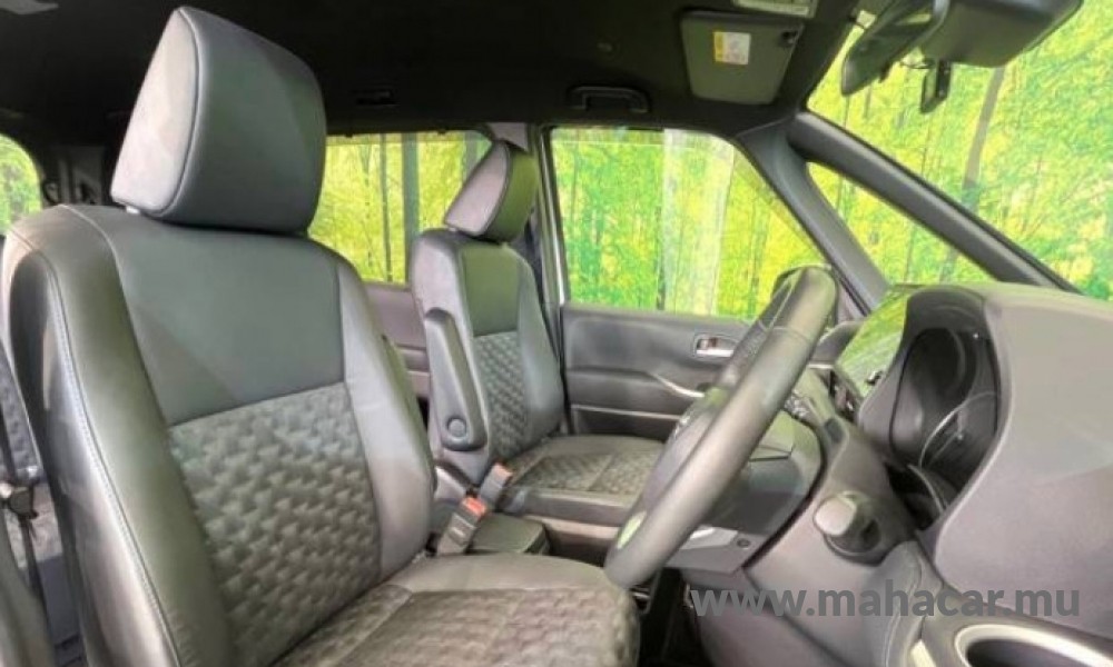 2023 Toyota VOXY photo 4