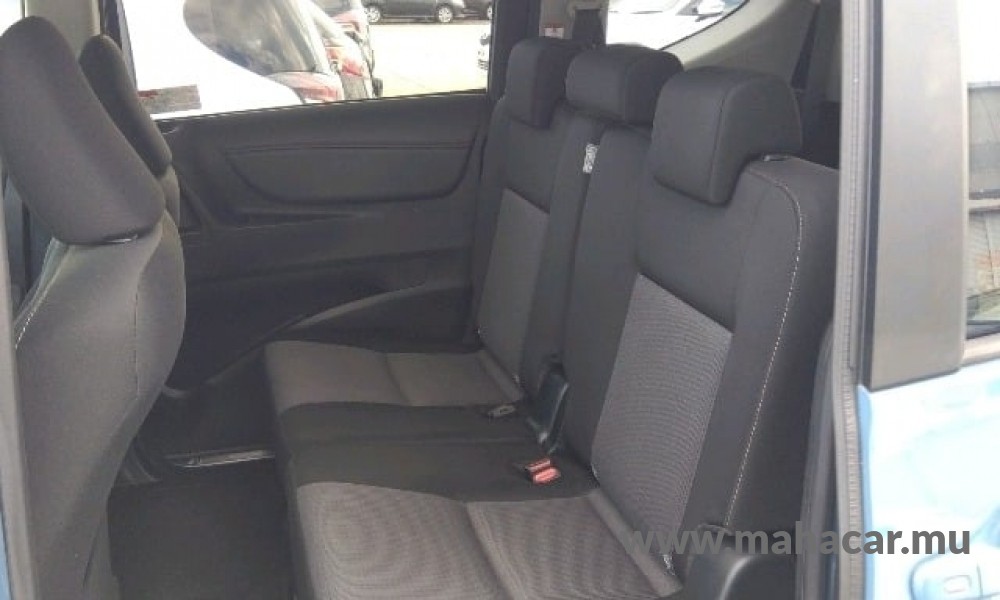 2022 Toyota Sienta Hybrid photo 11