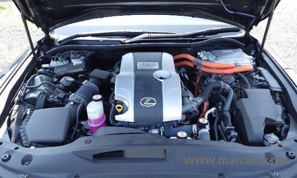 2021 LEXUS IS 300h photo 10