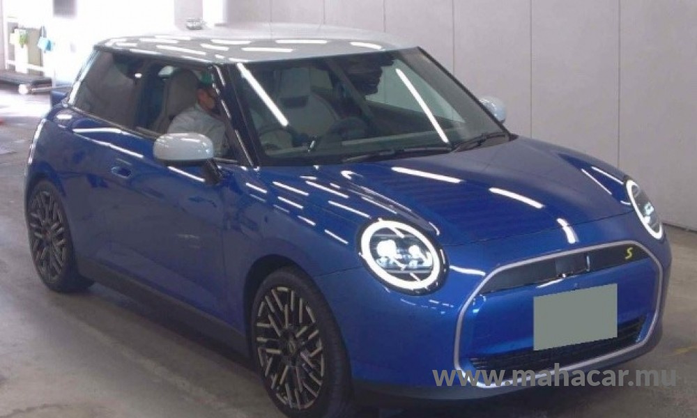 2024 BMW Mini Cooper photo 2