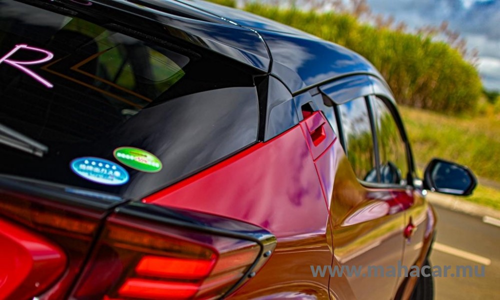 2019 Toyota CHR HYBRID photo 14