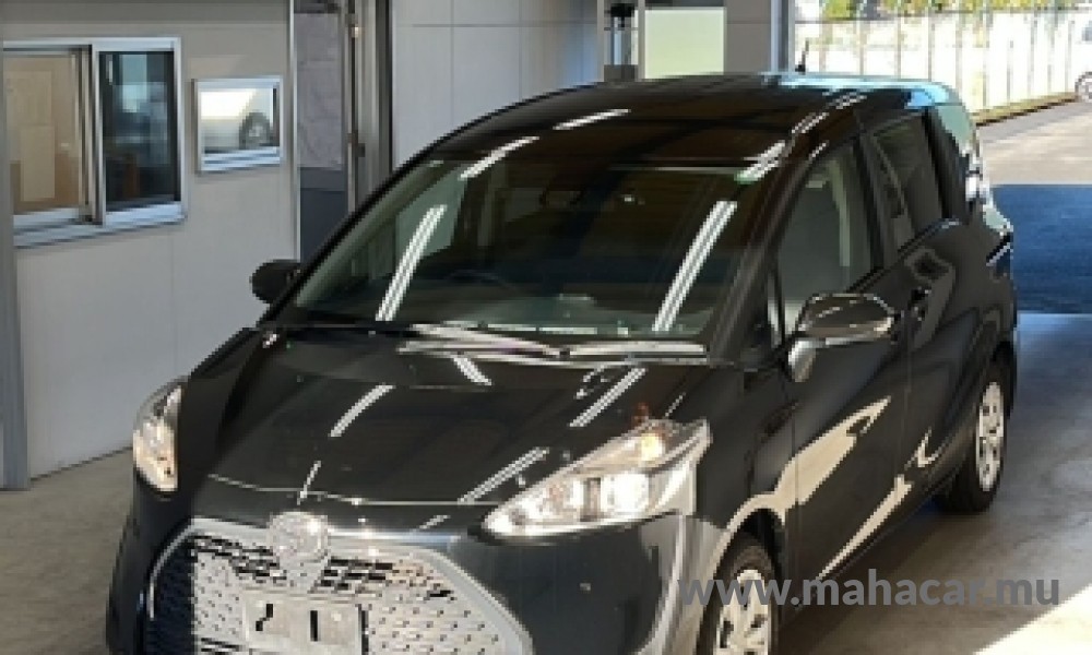 2022 Toyota Sienta, Black