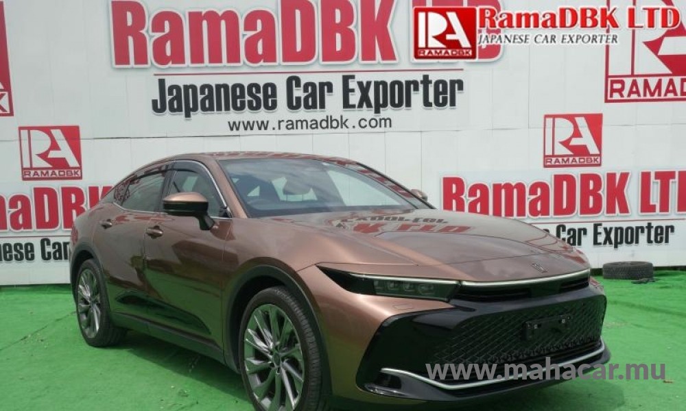 2022 Toyota Crown photo 2