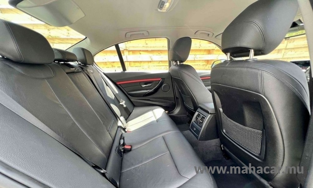 2019 BMW 318i photo 11