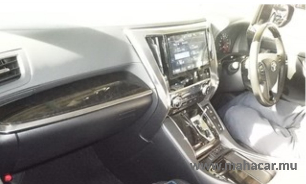 2019 Toyota vellfire photo 3